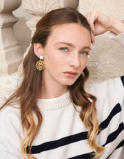 boucles d'oreilles, earrings, vegan, bijou doré, bijoux, jewelry, cuir de pomme, cuir vegan, vegan fashion, style, made in France, durabilité, éthique, french touch, style, bijoux créateur, artisanat, fait-main, handmade, vegan leather, faux leather, mode femme