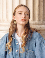 boucles d'oreilles, earrings, vegan, bijou doré, bijoux, jewelry, cuir de pomme, cuir vegan, vegan fashion, style, made in France, durabilité, éthique, french touch, style, bijoux créateur, artisanat, fait-main, handmade, vegan leather, faux leather, mode femme