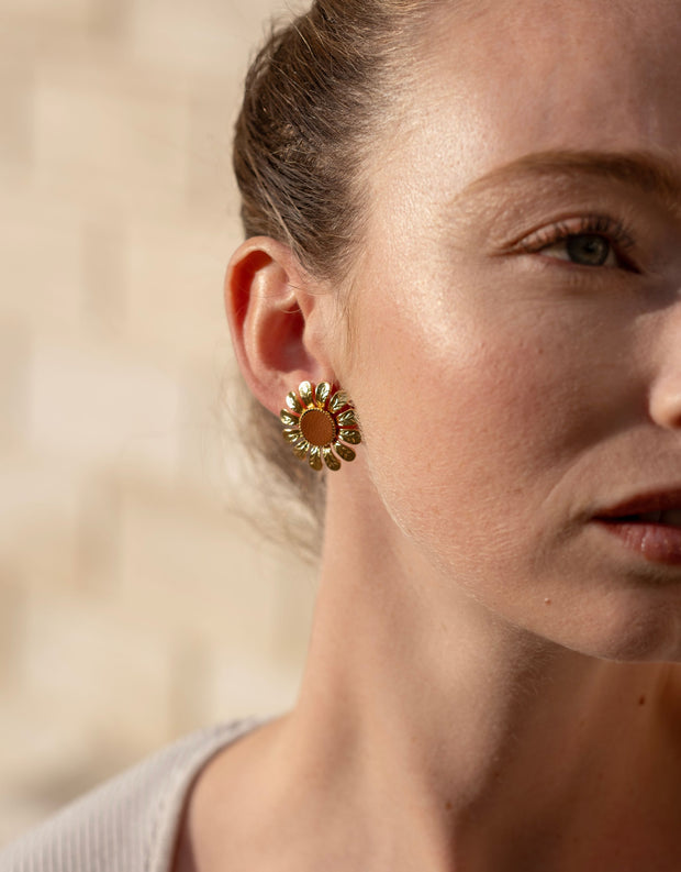 boucles d'oreilles, earrings, vegan, bijou doré, bijoux, jewelry, cuir de pomme, cuir vegan, vegan fashion, style, made in France, durabilité, éthique, french touch, style, bijoux créateur, artisanat, fait-main, handmade, vegan leather, faux leather, mode femme