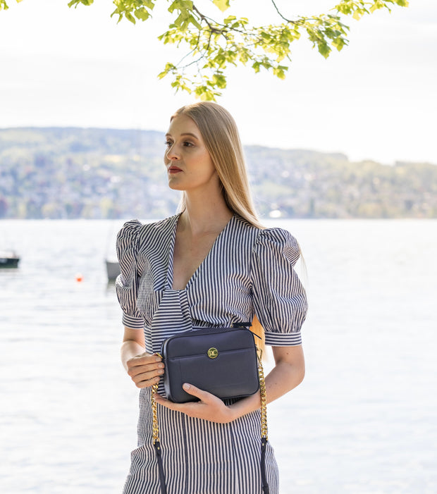 Petit sac Nomad - Sac à main bleu foncé pour femme à bandoulière en cuir de pomme